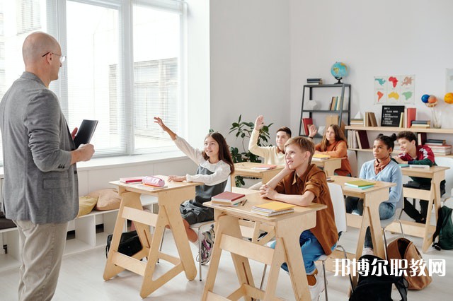 湖北哪里的中職學校能讀互聯(lián)網(wǎng)金融專業(yè)