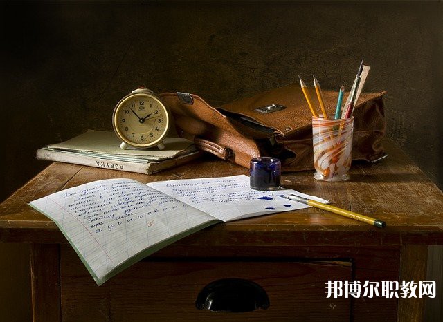 湖北哪里的中專學校能讀計算機應(yīng)用(人工智能大數(shù)據(jù)處理)專業(yè)