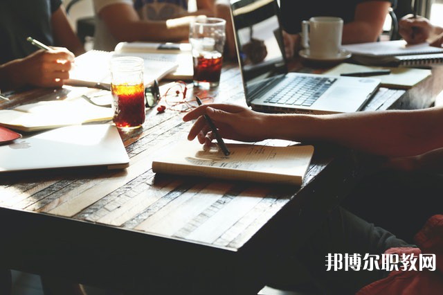 湖北哪里的中專學校能讀英語教育專業(yè)