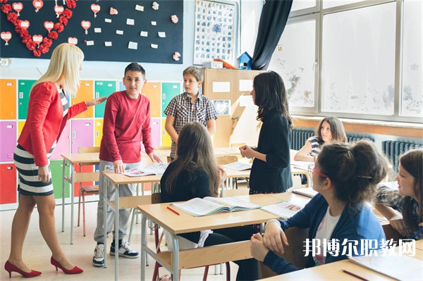 湖北哪里的中專學(xué)校能讀計算機(jī)調(diào)試與應(yīng)用專業(yè)