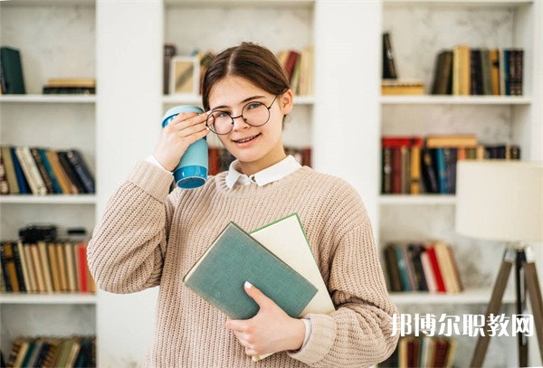 湖北哪里的職教中心能讀導游服務專業(yè)