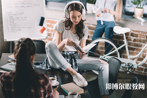 湖南哪里的中職學(xué)校能讀服裝(電腦)設(shè)計(jì)與制作專(zhuān)業(yè)