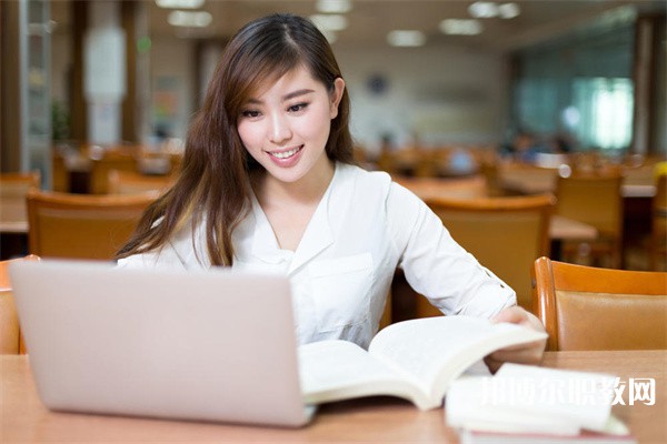 廣東哪里的中職學(xué)校能讀陶瓷裝飾設(shè)計(jì)專(zhuān)業(yè)