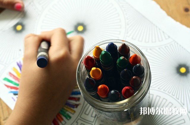 廣西哪里的中職學校能讀商務(wù)英語（郵輪乘務(wù)方向）專業(yè)