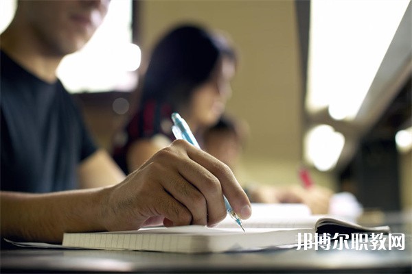 廣西哪里的技工學(xué)校能讀石油煉制專(zhuān)業(yè)