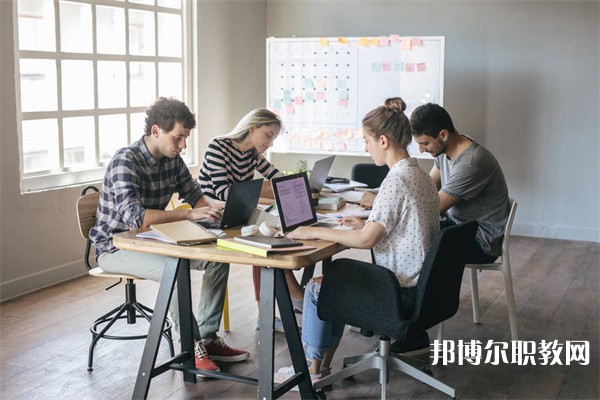 廣西哪里的中職學校能讀民宿經(jīng)營與管理專業(yè)