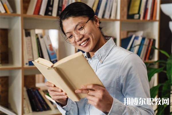 廣西哪里的職業(yè)中學(xué)能讀旅游服務(wù)專(zhuān)業(yè)