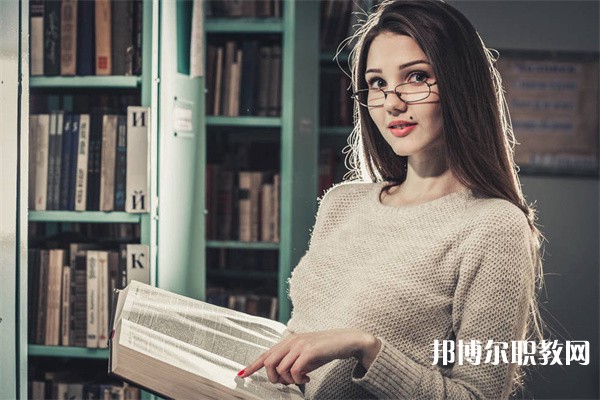 廣西哪里的中專學校能讀計算機3D設(shè)計專業(yè)