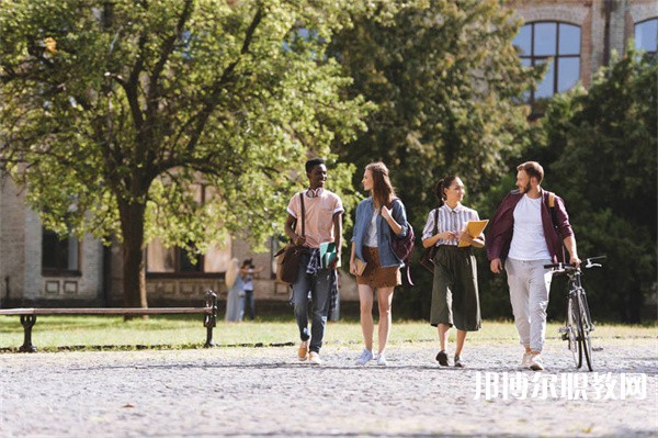 四川哪里的中職學校能讀空中乘務(wù)專業(yè)