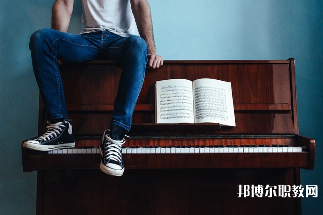 貴州哪里的技工學(xué)校能讀通信運(yùn)營(yíng)服務(wù)專(zhuān)業(yè)