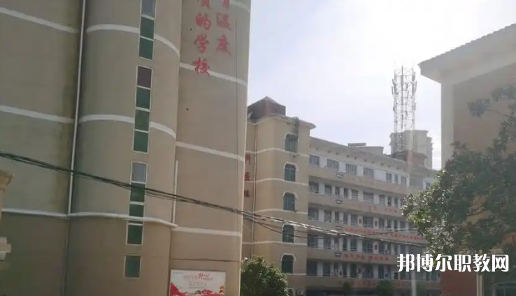 益陽(yáng)市科技工程學(xué)校2025年學(xué)費(fèi)、收費(fèi)多少