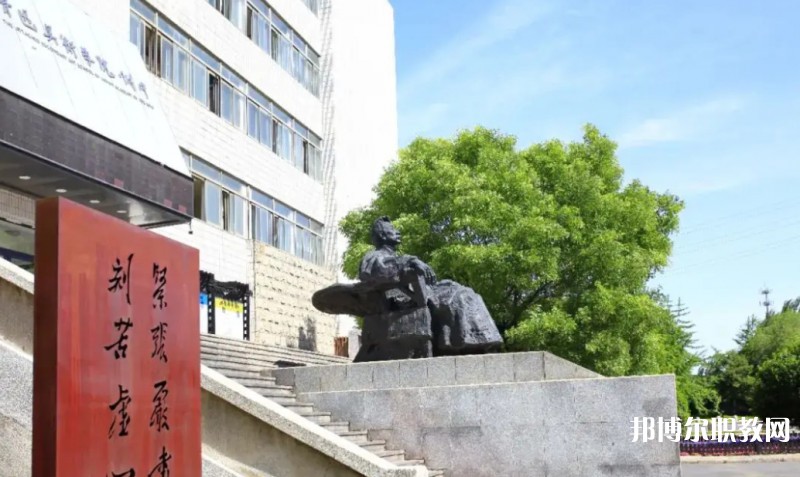 2025魯迅美術(shù)學(xué)院附屬中等美術(shù)學(xué)校招生計(jì)劃 招生人數(shù)是多少(附要求、條件、對(duì)象)
