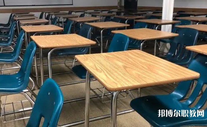 成都2025年鐵路學(xué)校中專升大?？际裁? width=